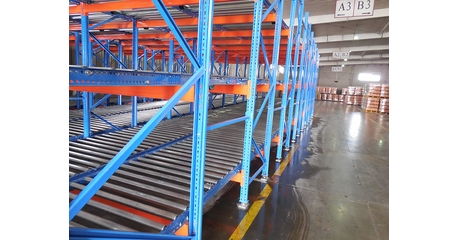 Гравитационные стеллажи для склада